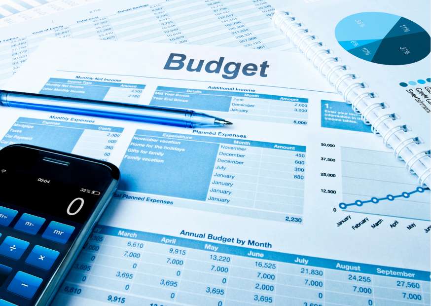 Budgeting & reporting ! Ludovico De Tomi